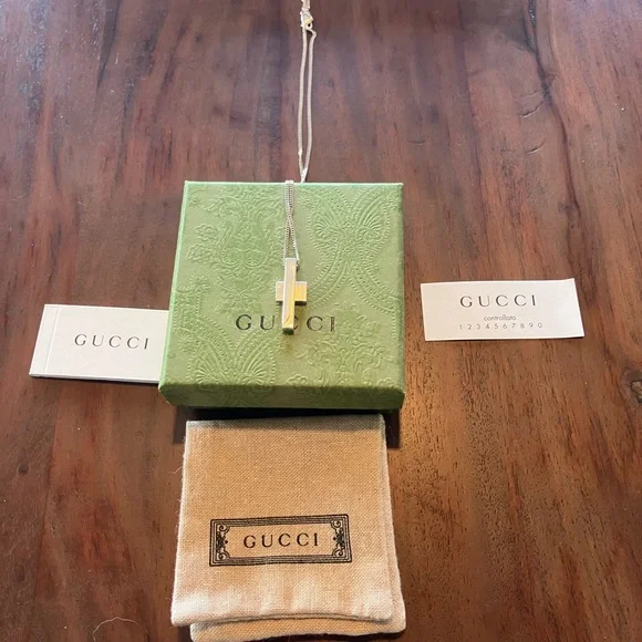 Gucci Silver Cross Pendant 925 silver pendant on 16 inch chain - Picture 2 of 5